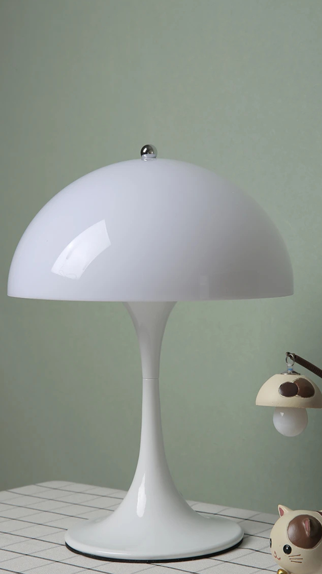 Lampe sur pied salon .