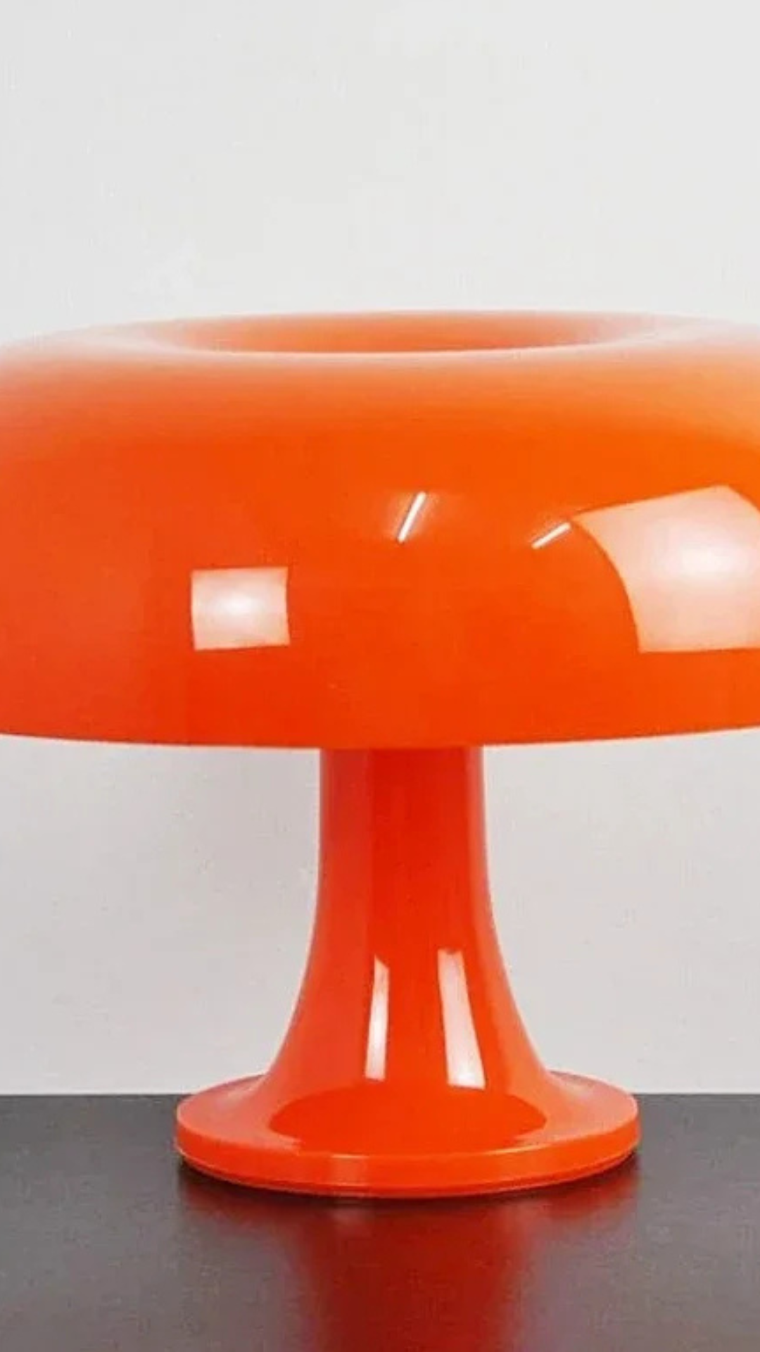 Lampe orange champignon .