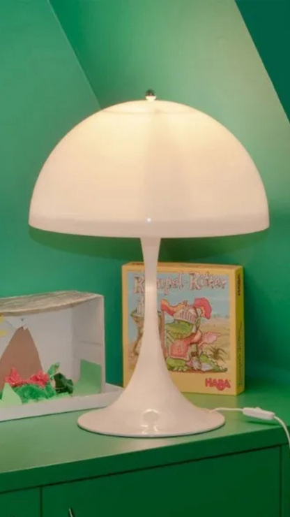 Lampe sur pied salon .