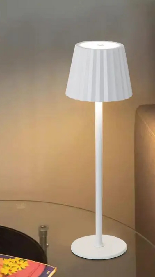 Lampe sur pied design .