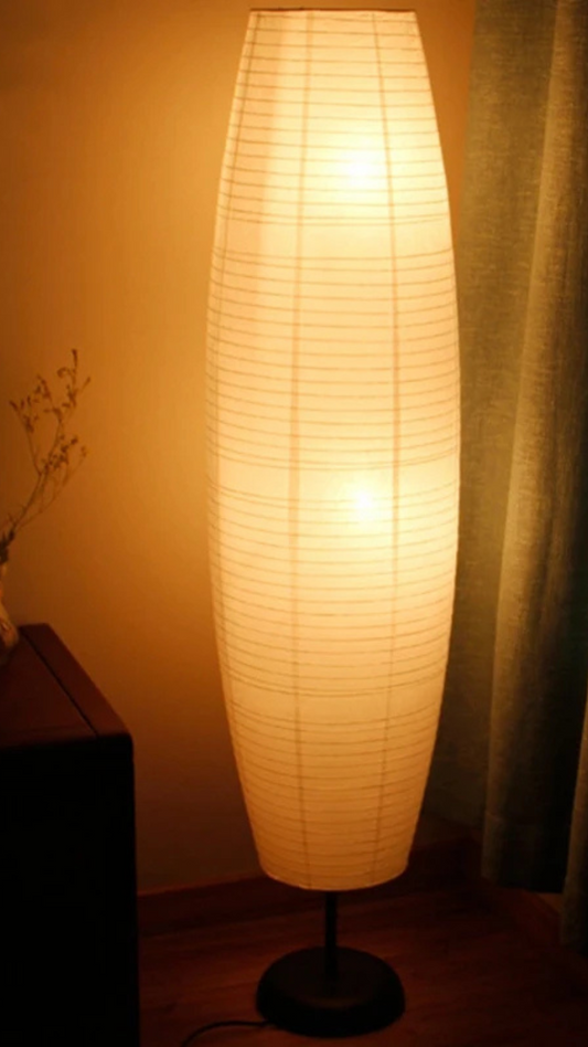 Lampe sur pied chambre adulte .